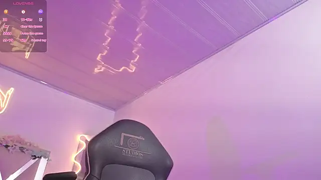 ZURY TAY online show from July 2, 11:49 am