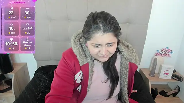 TifanyAmazinng online show from October 2, 12:54 pm