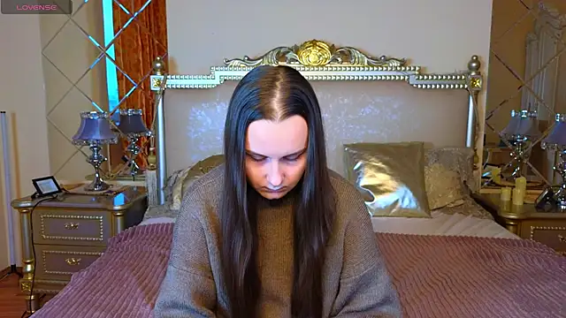 Kelly Cartier online show from February 5, 11:57 am