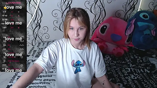 Snapshot of RoyAngela chatting on October 22, 1:05 pm RoyAngela online show from October 22, 1:05 pm