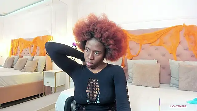  emma willliams  online show from November 3, 9:30 pm