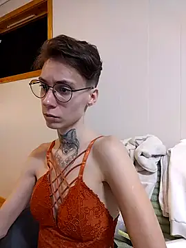 HoneySquirrel online show from March 31, 8:31 pm