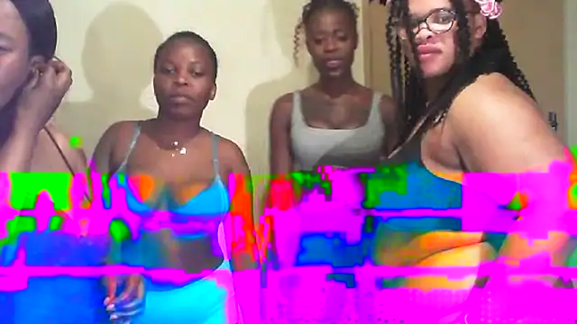 Snapshot of SEXYNELLY107 chatting on October 17, 9:45 am SEXYNELLY107 online show from October 17, 9:45 am