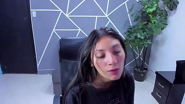  Luna Bennett online show from March 2, 7:31 pm