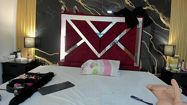 VioletRose as online show from November 20, 10:00 pm