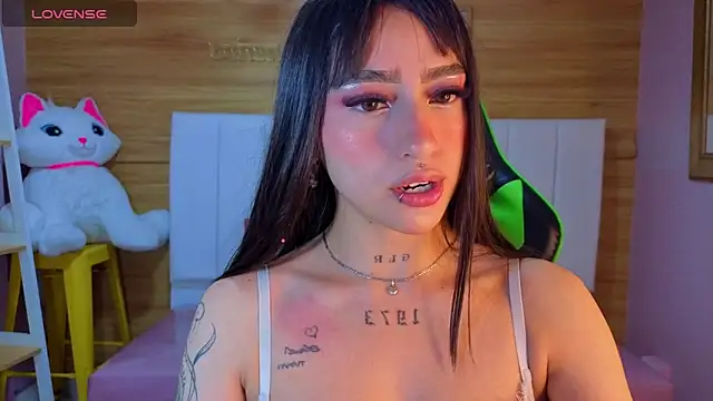 Abril Velvet a  online show from February 16, 12:38 pm