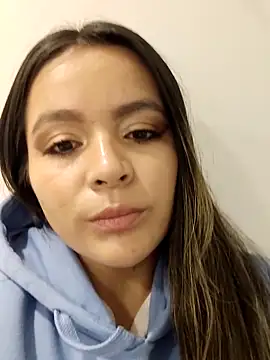 Snapshot of zara_smtih chatting on September 15, 1:47 am zara smtih online show from September 15, 1:47 am