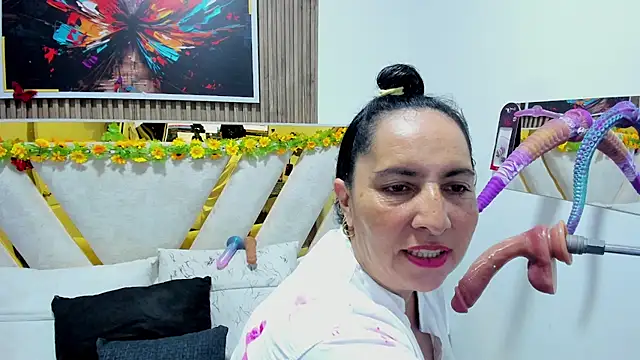 Luna Naughty1 online show from May 30, 7:21 pm