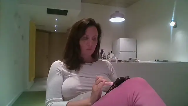 Snapshot of ALICAINWONDERLAND chatting on October 12, 5:48 pm ALICAINWONDERLAND online show from October 12, 5:48 pm