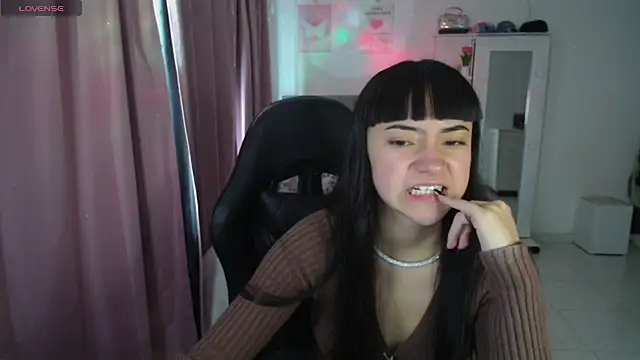 violetta blackk online show from April 23, 5:15 pm