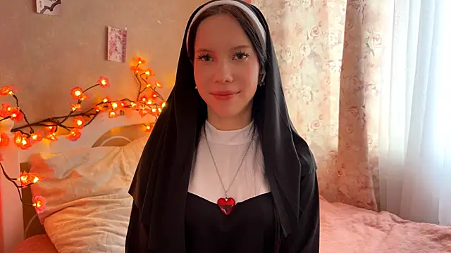 AxyKitten online show from October 31, 9:35 am