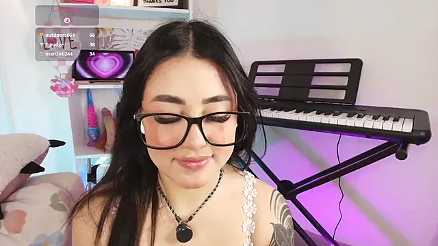 justonecute online show from February 6, 7:01 am