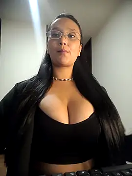 Esmeralda333 online show from August 3, 11:43 pm