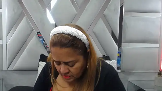 MonzerratBoyer online show from November 29, 8:02 pm