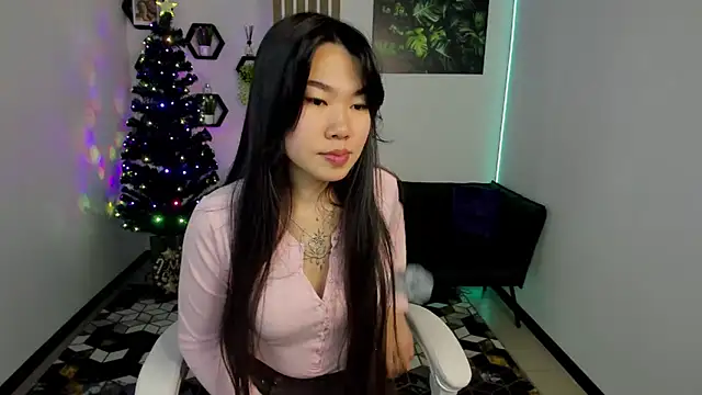 LunaPurrr online show from December 4, 1:30 am