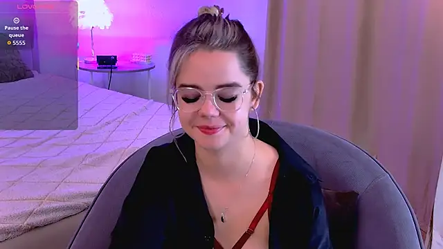 Snapshot of PrincessSlay chatting on October 1, 5:34 am PrincessSlay online show from October 1, 5:34 am