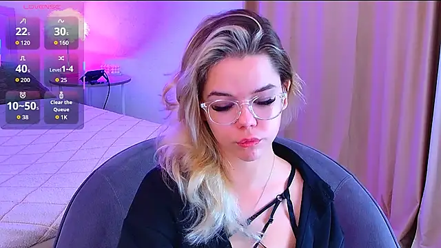 Snapshot of PrincessSlay chatting on September 24, 5:39 am PrincessSlay online show from September 24, 5:39 am