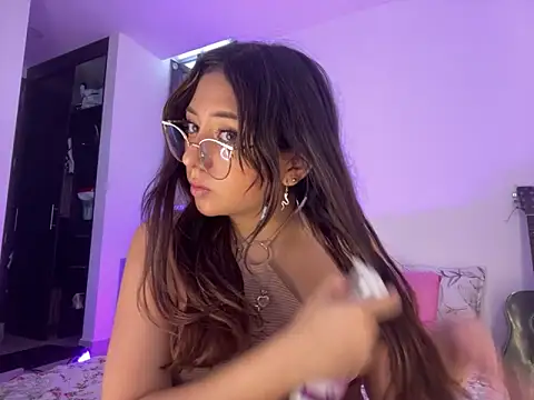 EmyGomezz online show from September 9, 5:13 pm