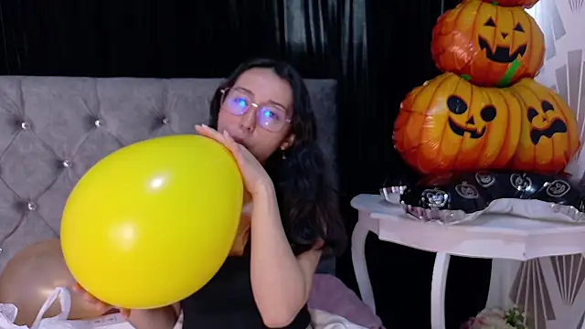 Ginevra esposito online show from October 30, 1:45 pm