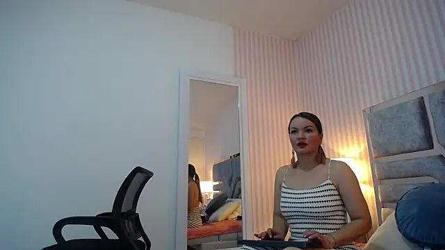 ViictoriaJones  online show from September 15, 12:35 pm