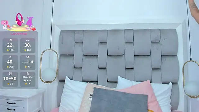 ValerieSoto online show from March 1, 7:24 pm