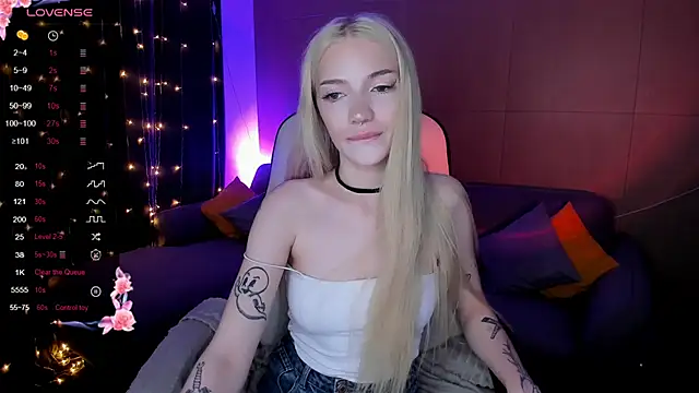 Snapshot of AnyaTaylor_ chatting on October 19, 2:46 am AnyaTaylor online show from October 19, 2:46 am