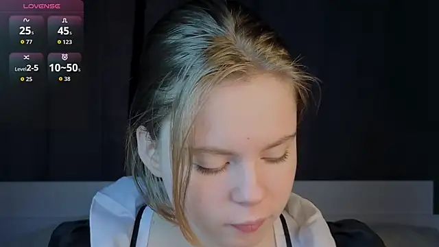 JulietteRain online show from December 19, 6:33 pm