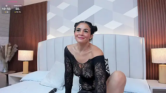 Snapshot of Mommy_Naughty chatting on September 17, 11:30 am Mommy Naughty online show from September 17, 11:30 am