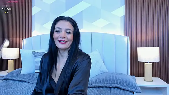 Snapshot of Mommy_Naughty chatting on October 6, 11:05 am Mommy Naughty online show from October 6, 11:05 am