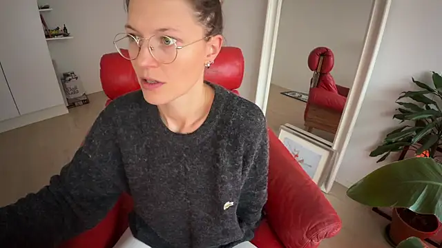 Snapshot of Scorpion_Peach chatting on October 29, 10:41 am Scorpion Peach online show from October 29, 10:41 am