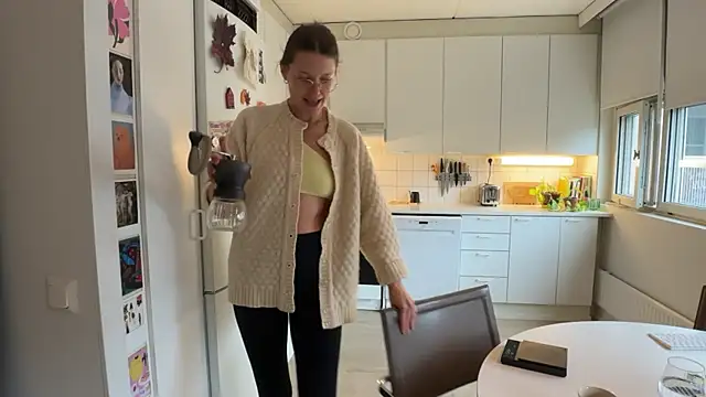 Snapshot of Scorpion_Peach chatting on September 16, 8:22 am Scorpion Peach online show from September 16, 8:22 am