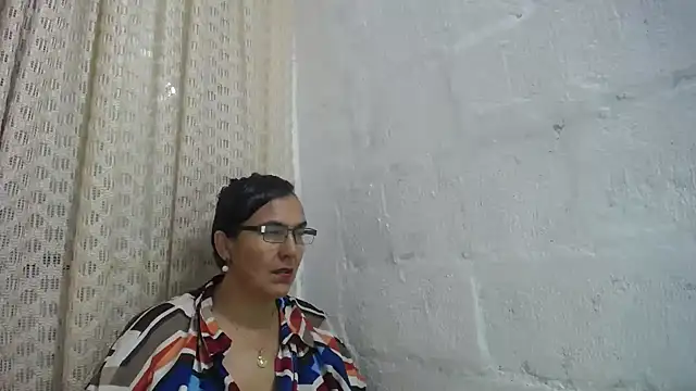 gabbyparker  online show from April 7, 9:33 am