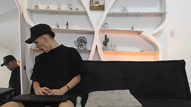 THREE GUYS HOT online show from November 13, 7:24 pm