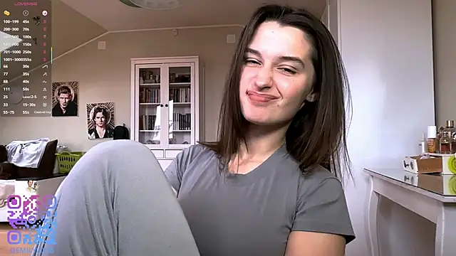 DarlineBrustera online show from April 2, 2:25 pm