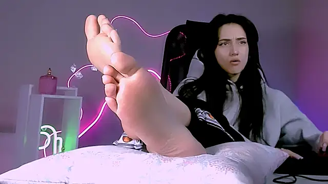 olivianorton online show from March 1, 1:44 pm