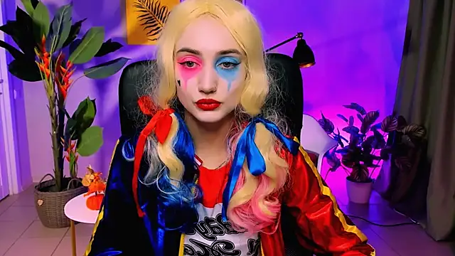 olivianorton online show from October 31, 2:54 pm