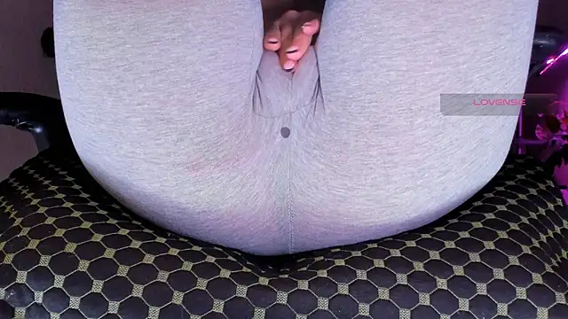 Cameltoe squirt inPants online show from November 18, 3:35 pm