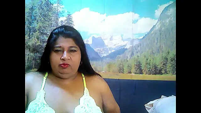 Snapshot of indianhoney694u chatting on September 24, 5:39 am indianhoney694u online show from September 24, 5:39 am