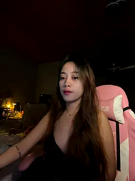 Yummiiieee28 online show from November 6, 8:48 pm