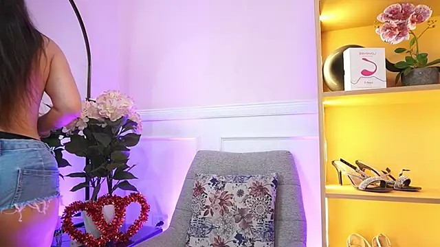 MilaCrave online show from February 16, 11:43 am