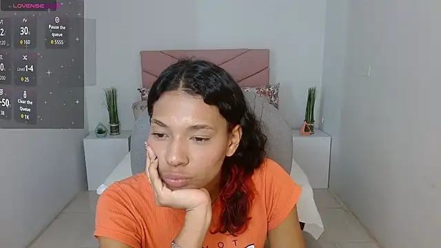 Snapshot of SarayVega_ chatting on October 14, 7:16 pm SarayVega online show from October 14, 7:16 pm