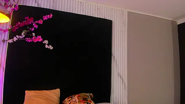 MONIK FOX CR online show from December 5, 7:48 pm