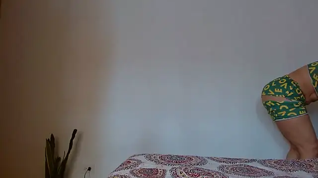 naiaratobon   online show from January 16, 4:14 pm