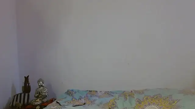 naiaratobon   online show from February 15, 2:38 pm