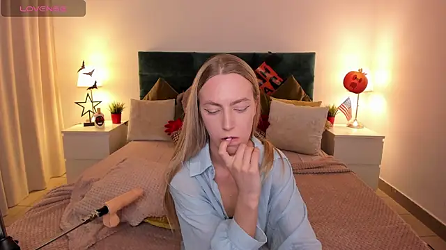 mishapallmer online show from October 26, 8:32 am