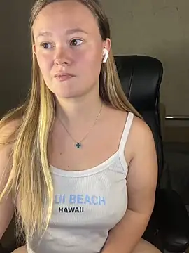 Snapshot of CaramelleSugar_ chatting on October 3, 6:57 pm CaramelleSugar  online show from October 3, 6:57 pm