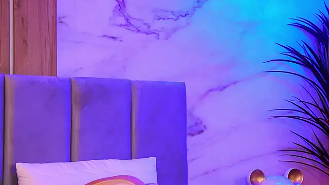 EllyLynn online show from December 22, 9:18 pm