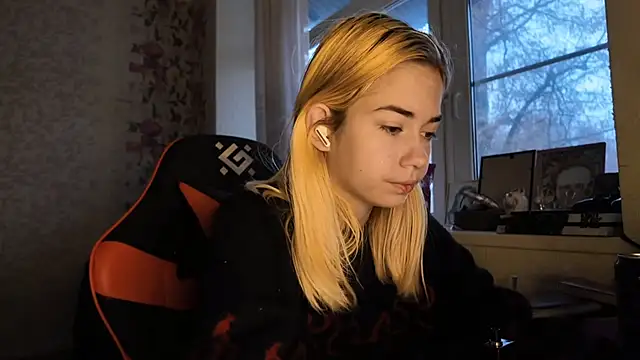 Witching Moon online show from November 24, 7:21 am