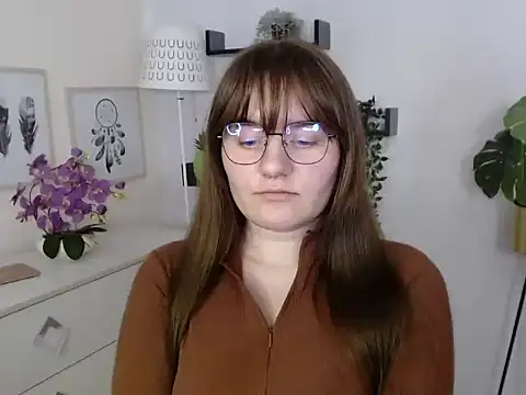 Julie Diamond online show from October 16, 1:25 pm