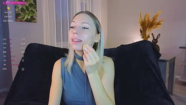 NyxaThorn online show from October 23, 2:34 pm